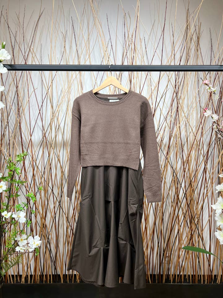 L'Emotion - Vendita all'ingrosso Completo top e gonna - Donna - Set maglione corto con spacco laterale e abito impermeabile su misura2