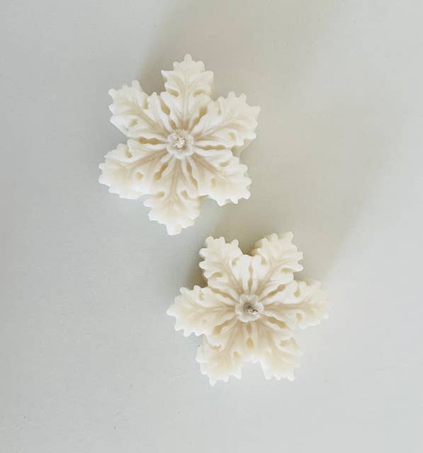 Sweet-Deco Creative - Wholesale Novelty Candle - Hand cast snowflake candle0