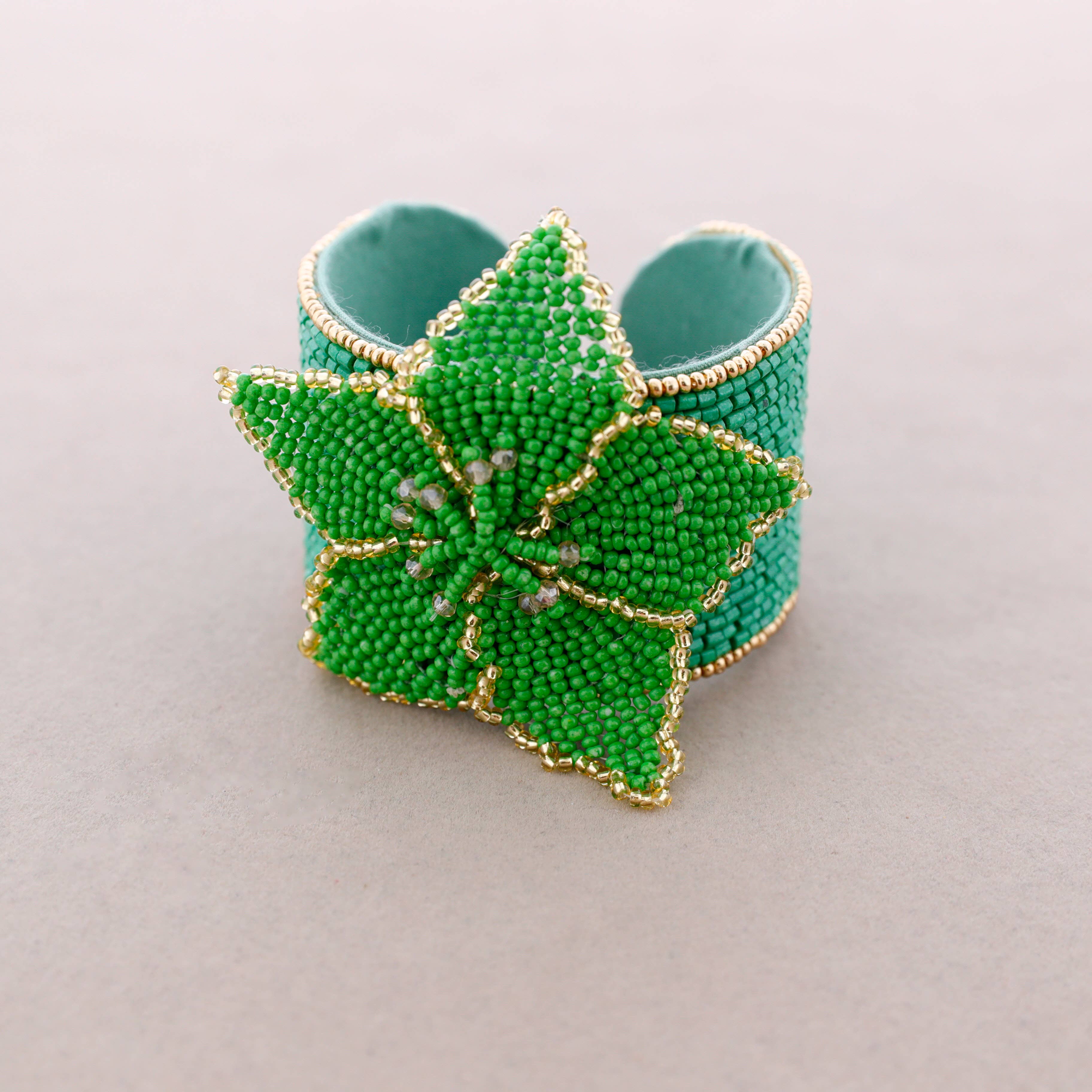 Sonata - Vente Bijoux à boutons pression - Bracelet ethnique réglable avec perles en forme de fleur2