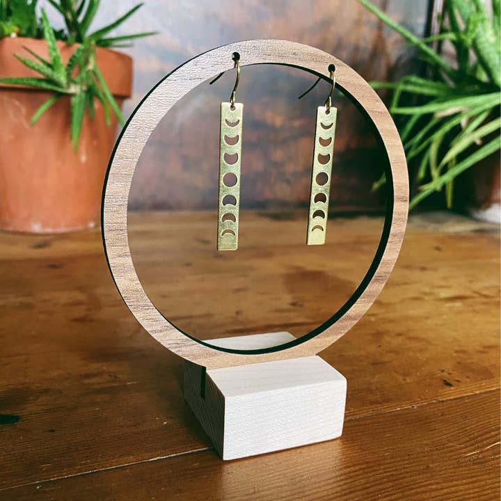 Orecchini celesti | Orecchini in ottone con ciondolo a forma di luna e stella per la vendita all'ingrosso da parte di Seeds