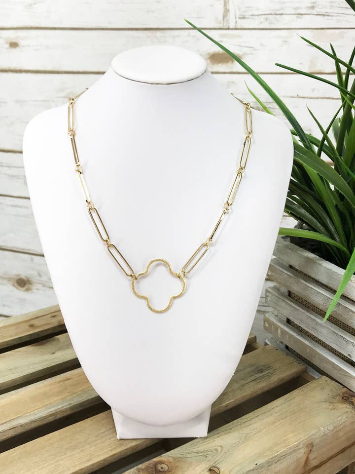 Chaîne et pendentif Paperclip - N425 pour la vente par Magnolia & Peach Jewelry Boutique, LLC