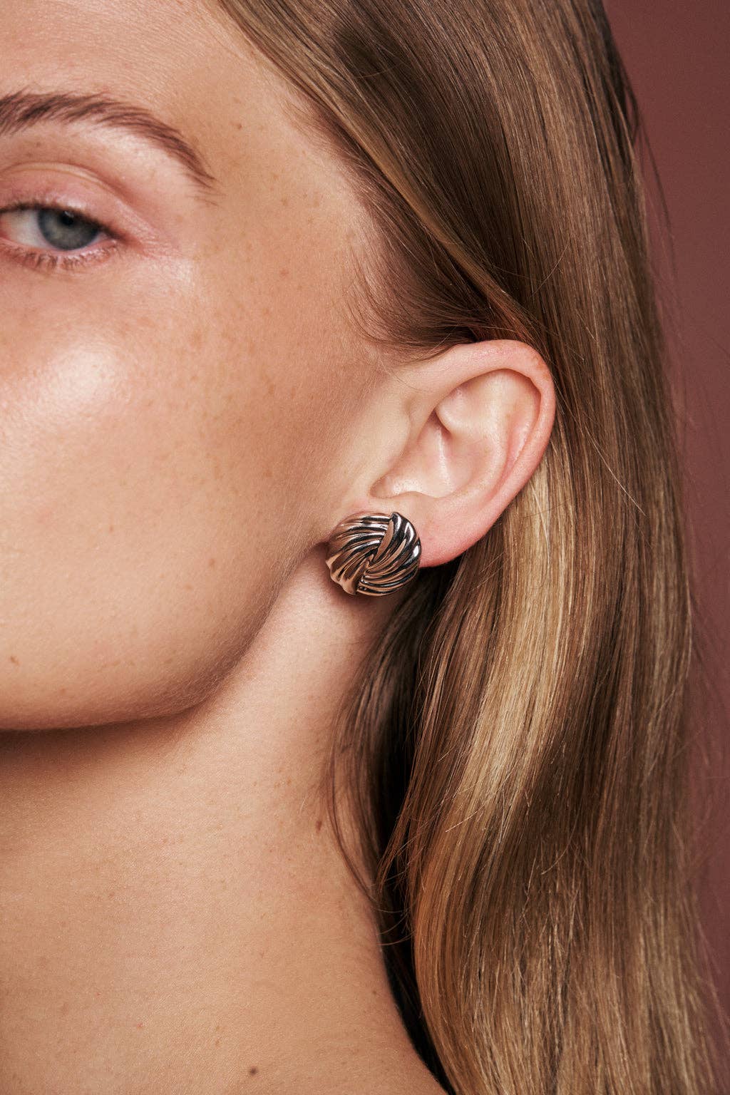 Lili Claspe – wholesale Solitärörhängen – Små Arlo örhängen5