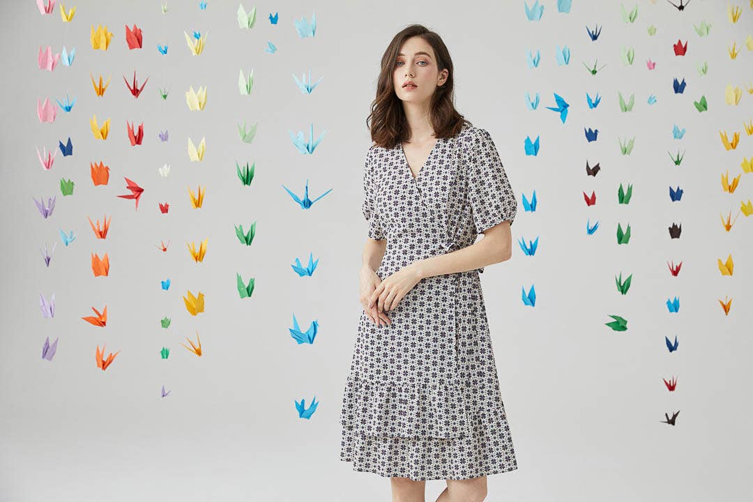 RWBE – Großhandel Kleid – Damen – Wickelkleid Alyak mit Schneeprint