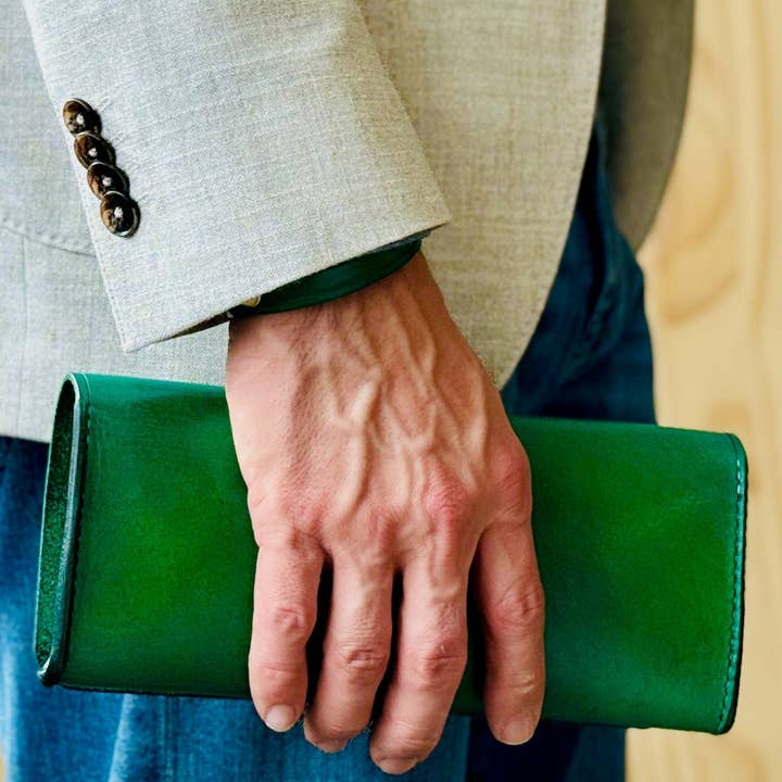 A. M. Aiken - Wholesale Humidor/Cigar Accessory - 4 Cigars Green Hand-Dyed Leather Cigar Case5