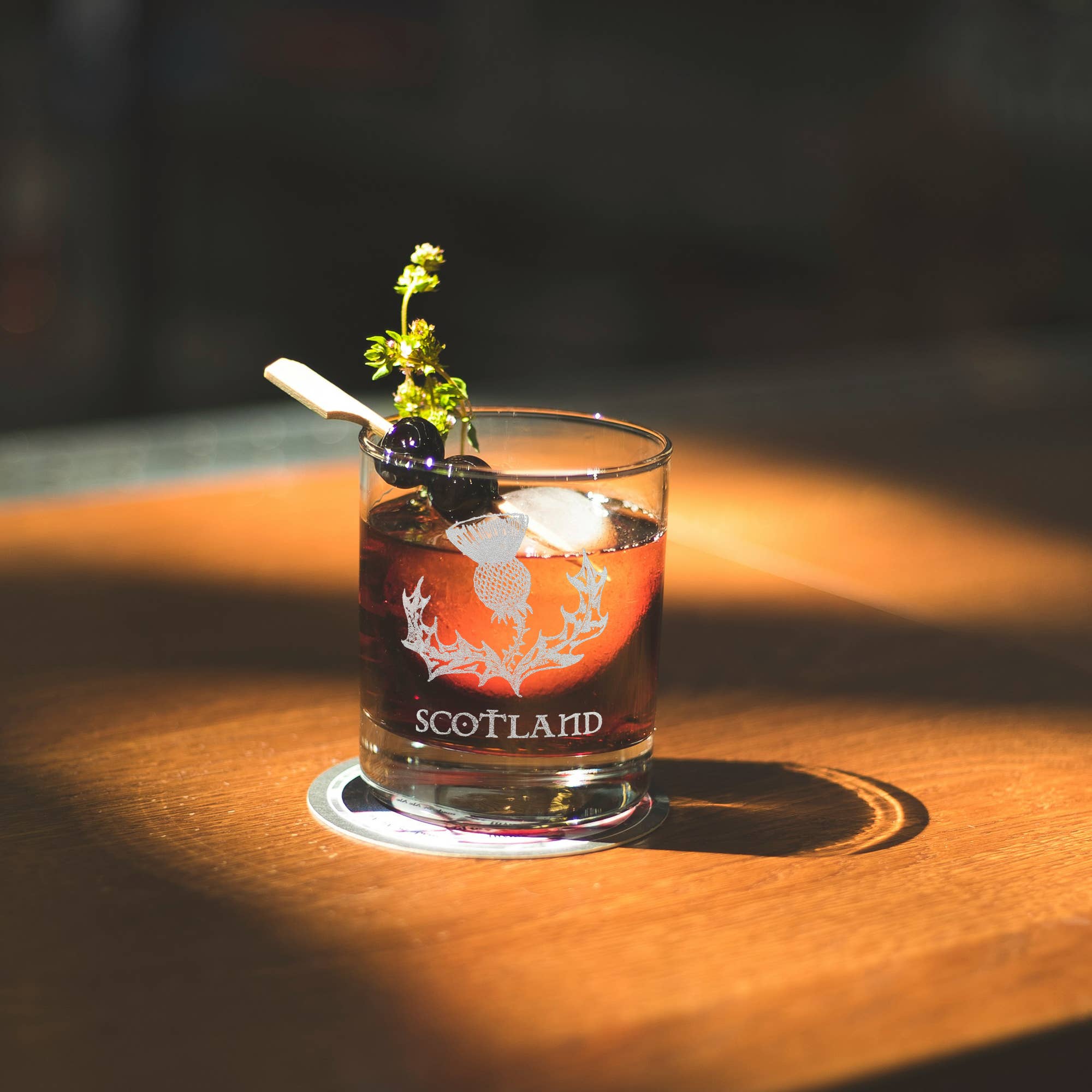 Lyoncraft - Wholesale Cocktail/liquor glass - Scottish Thistle 10oz Engraved Whiskey Glass, Flower Emblem5