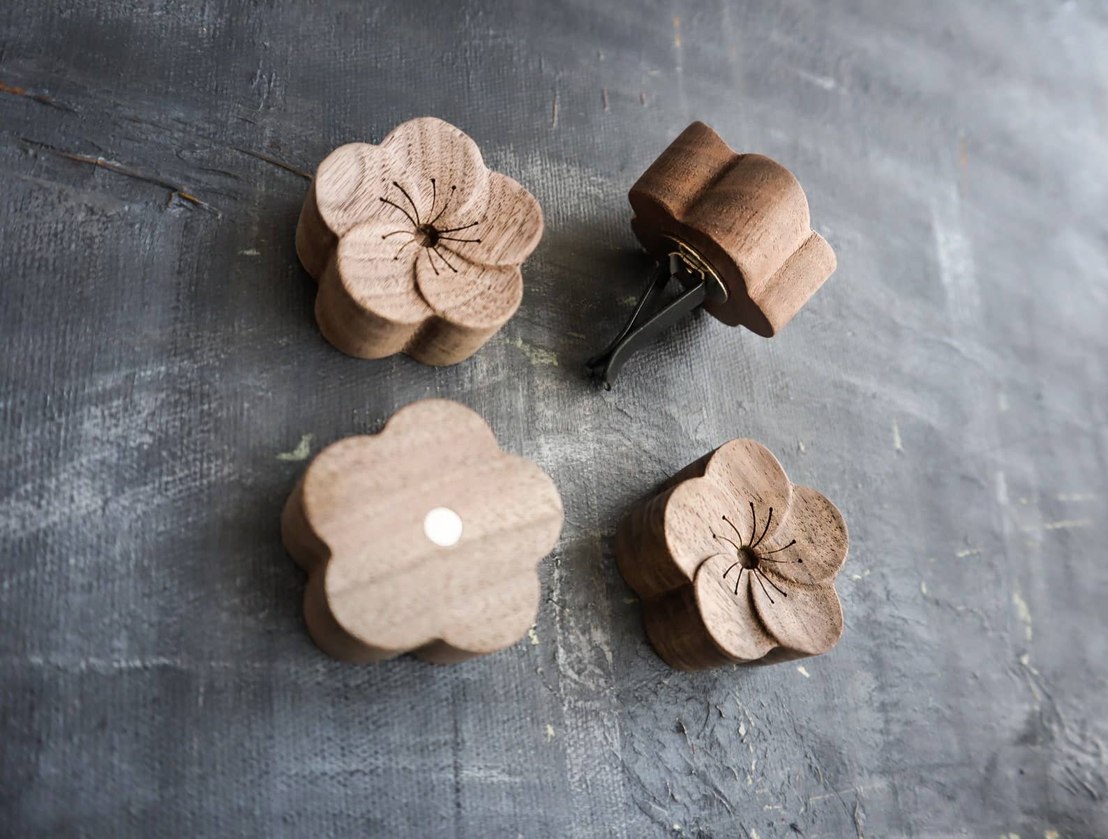 Plantish - Vente Désodorisant pour voiture – unisexe - Diffuseur d'huiles essentielles en bois pour voiture | Porte-encens3