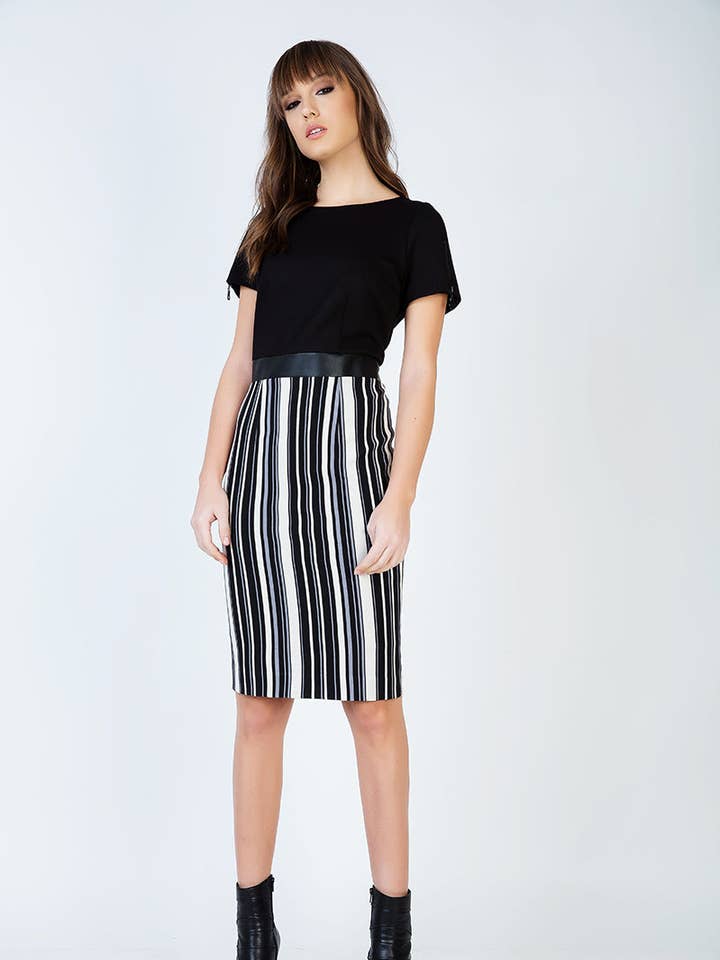 Abito dritto con dettagli a righe con zip e dettagli in pelle per la vendita all'ingrosso da parte di conquista