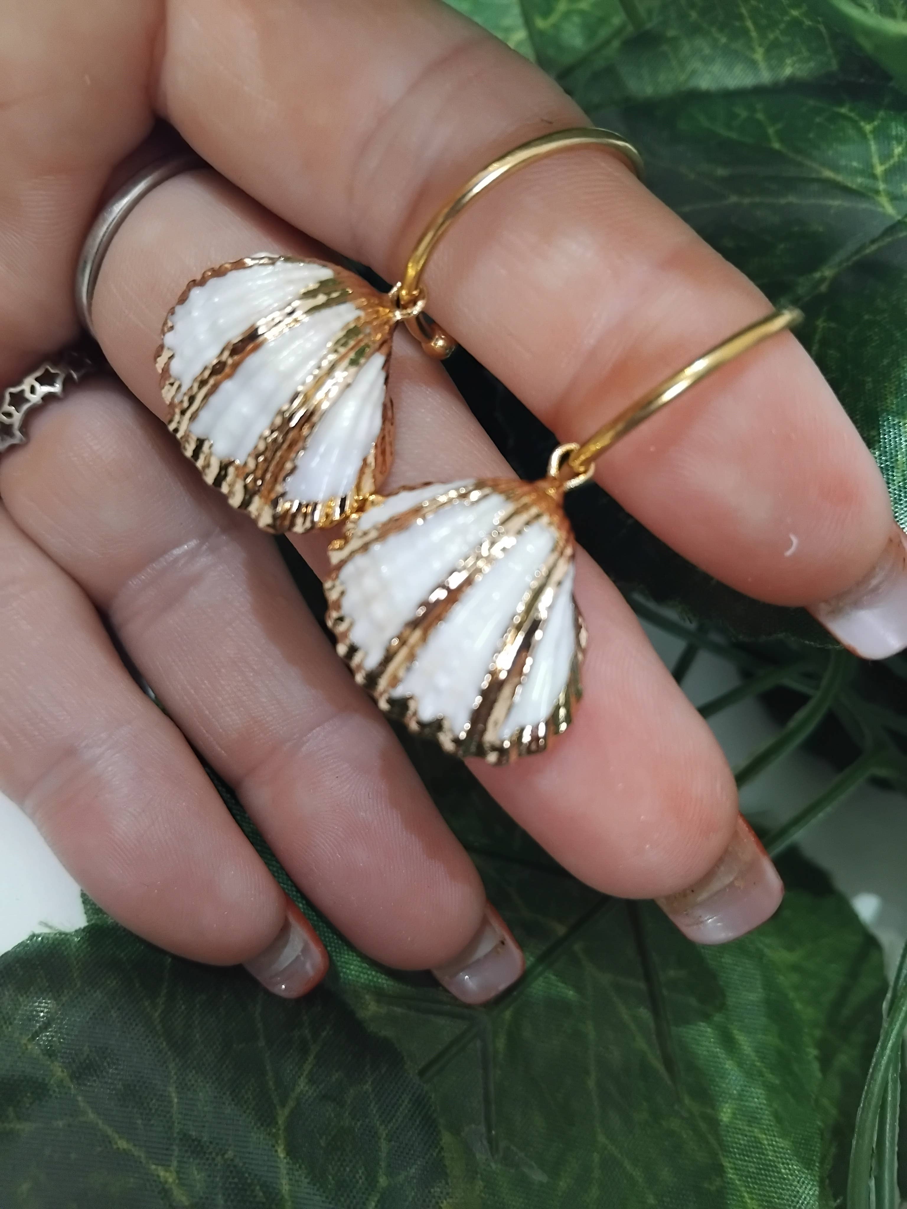 Wild & Free - Wholesale Hangende/ronde oorbellen - Schelp oorbellen, lange oorbellen2