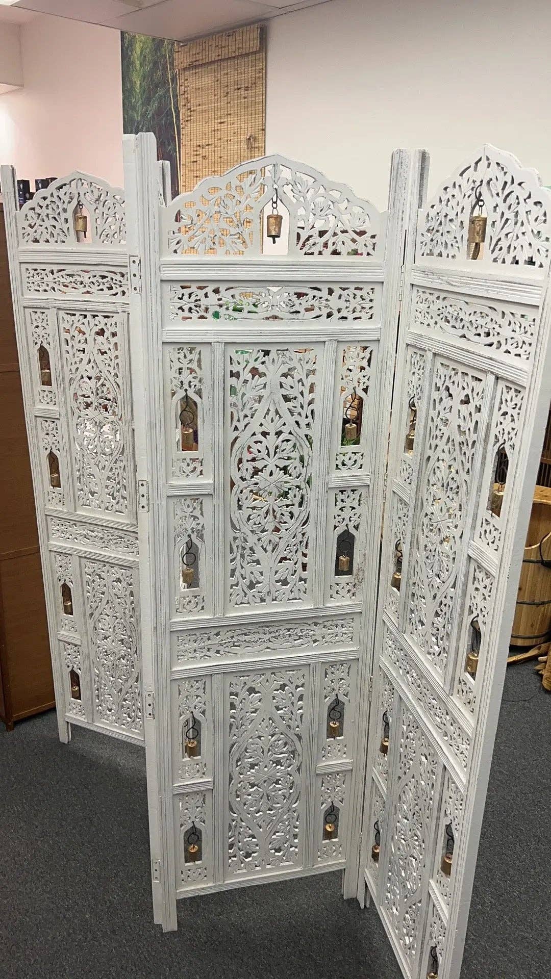 everythingbamboo – wholesale Room divider – 4 Panel Folding Screen Hardwood Hand-Carved With Bells Privacy Screen Room Divider White Washed BRD061