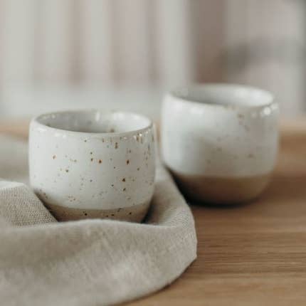 Tasse à expresso blanche pour la vente par Töpferei am Wald