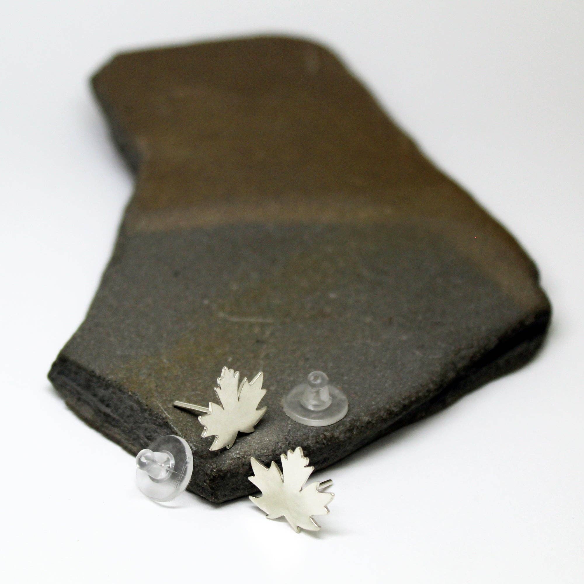 Plataica - Wholesale Stud/Post Earrings - Maple leaf earrings in 925 silver4