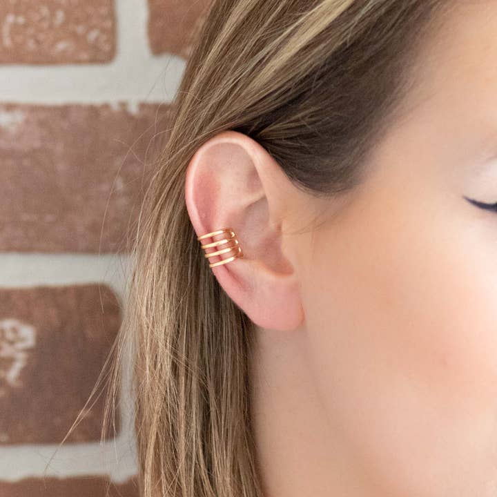 4-Band Öron Manschett - Guld, Rose Gold, Silver, Gunmetal för wholesale av The Curated Lobe