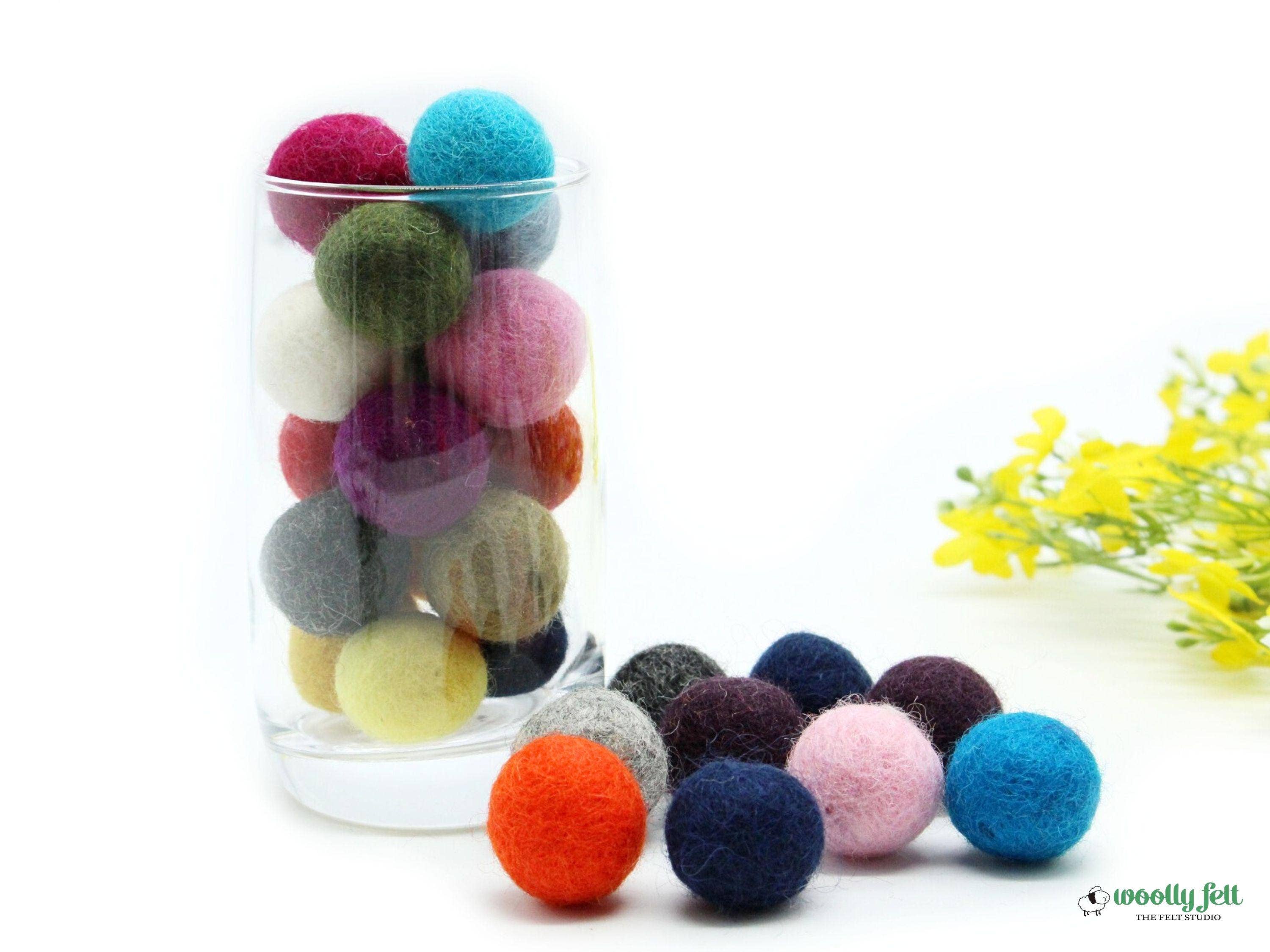 Woollyfelt - Vente Matériels de bricolage - 100 pièces de boules en laine feutrée à la main de 2 cm 100 % laine pour bricolage et décoration7