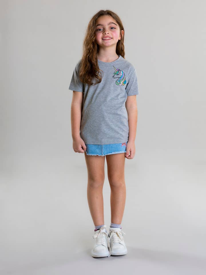 T-Shirt Fille Brodé Licorne - Gris pour la vente par Pear