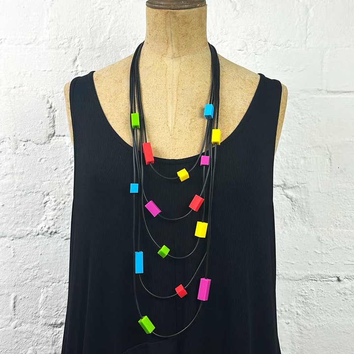 Collier tendance, design audacieux, BLOCK NECKLACE pour la vente par Frank Ideas