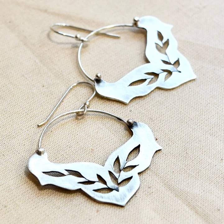 Süßgras Fancy Crescent: Messing oder Sterlingsilber für den Großhandel von Athena Bandit Jewelry