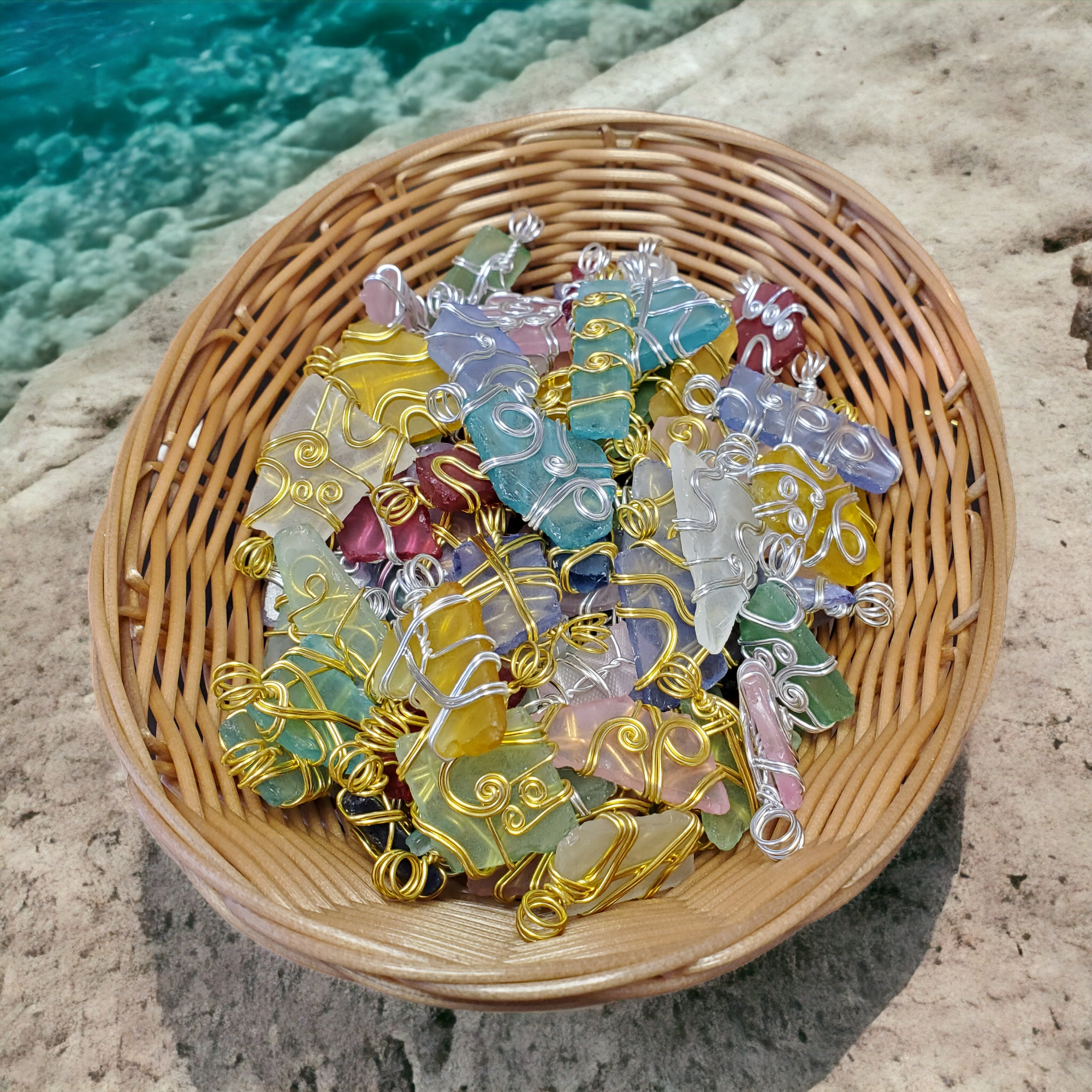 Different Branches – Großhandel Individueller Charm/Anhänger – Einzigartige handgefertigte Sea Glass Anhänger mit Drahtumwicklung7