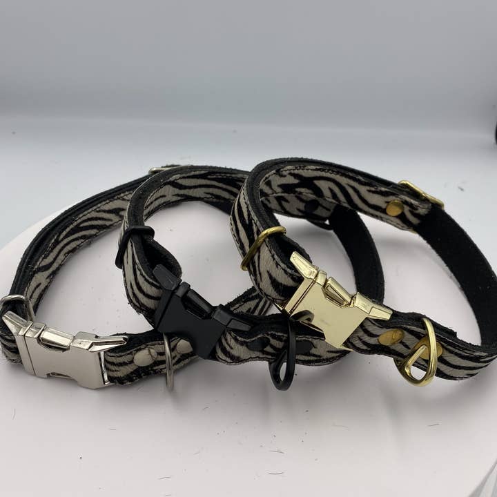 Collare Universale Con Pelo Di Mucca 18 mm - Zebra per la vendita all'ingrosso da parte di Kenjan Læderværksted