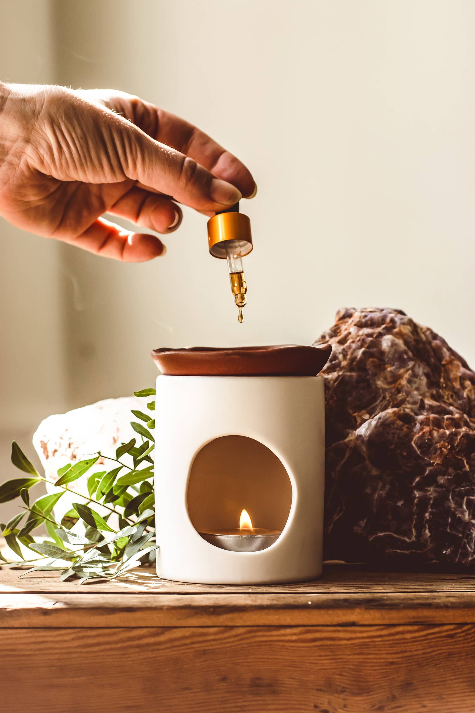 Mindful Living Co. - Venta al por mayor Quemadores de aceite - Quemador de aceite de cerámica hecho a mano - Blanco / Óxido3