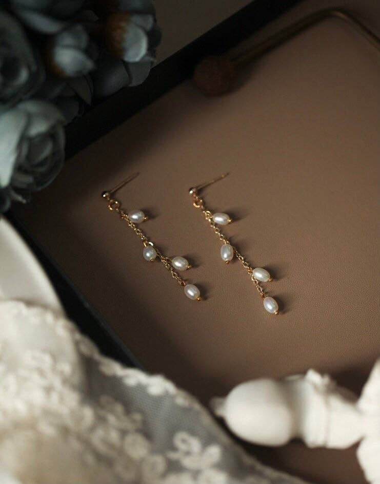 Haengseongworkshop - Wholesale Dangle Earrings - 18k Gold Plated/ Surgical Steel Stud 4mm Oval Rice Pearls Flora Style Earrings 4.5-5cm2