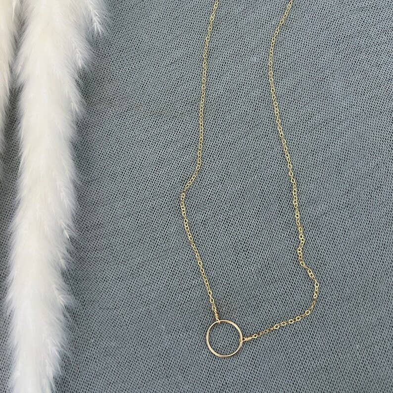 Sela+Sage – wholesale Hänge-/berlockhalsband – Oändlig cirkel halsband, Karma7