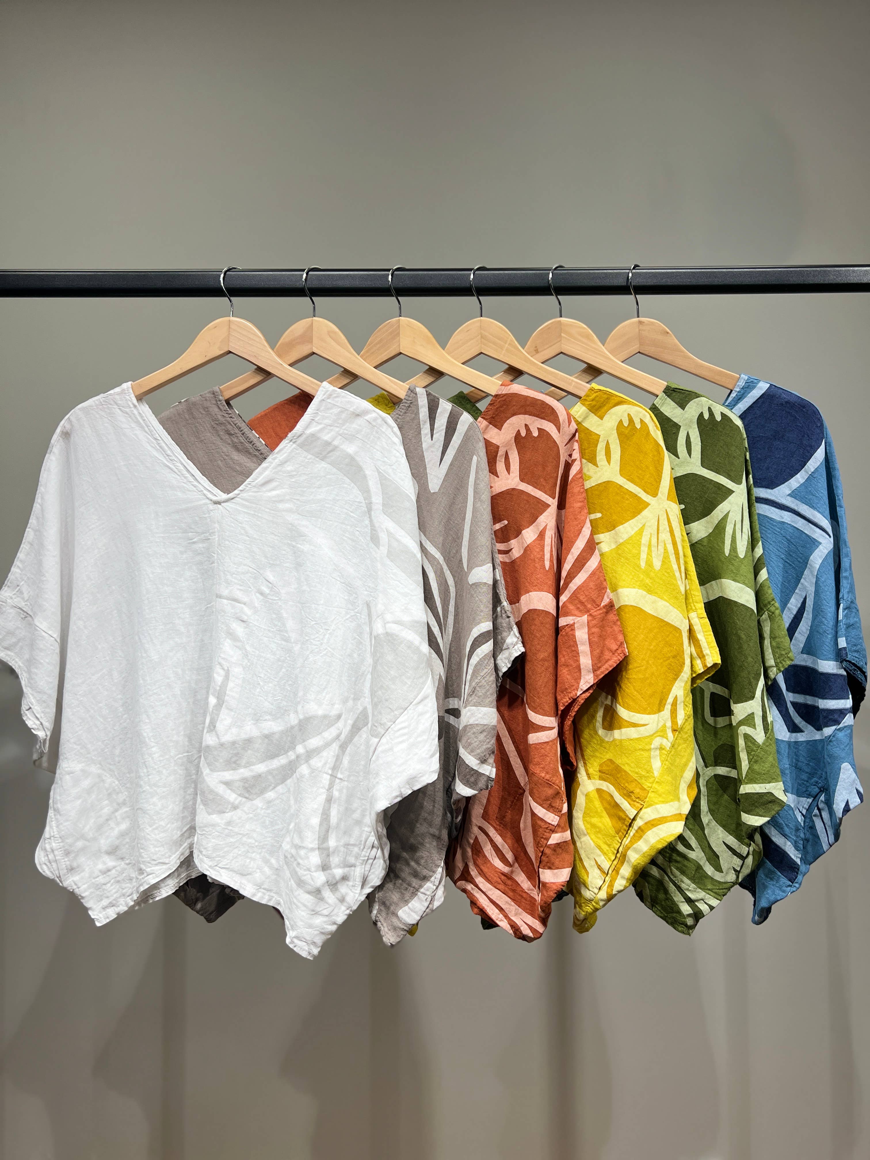 L'Emotion - Wholesale Blouse - Women's - Batwing Sleeve V-Neck Floral Pattern 100% Linen T-Shirt9