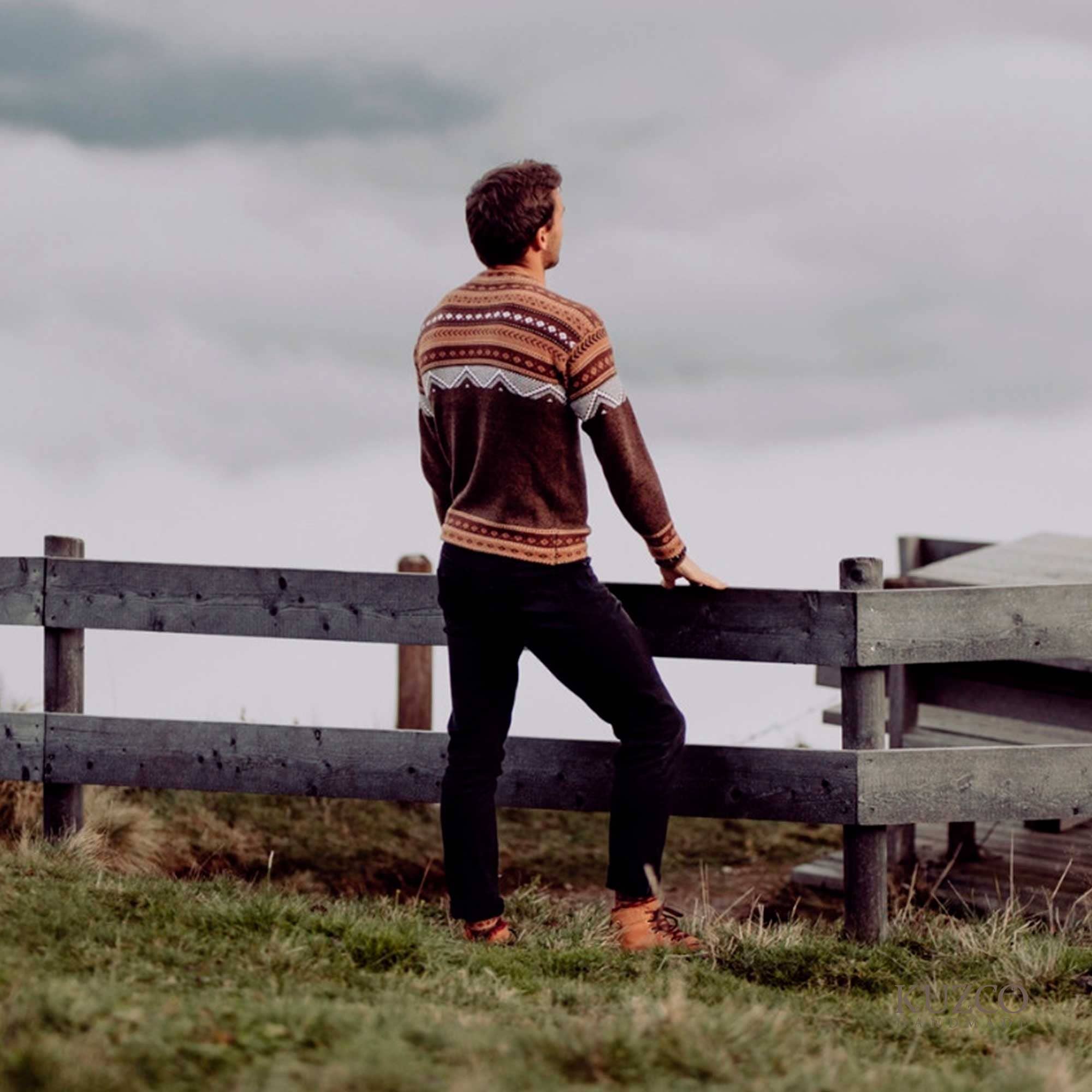 KuzcoHandmade – Großhandel Strickpullover – Herren – Herren Pullover aus Alpakawolle, braue Strickware, Winterpullover3