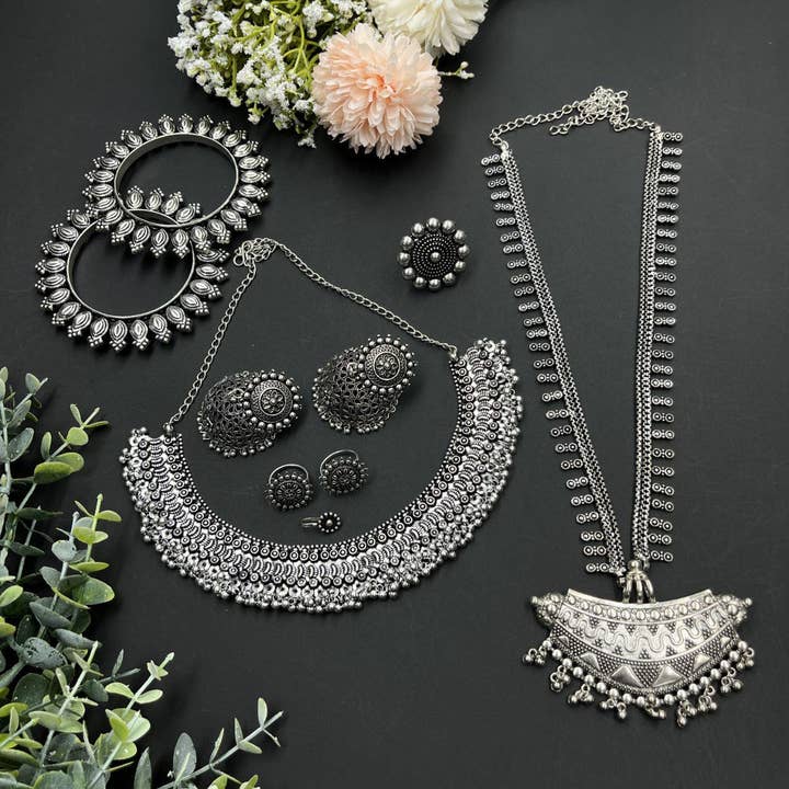 Indisches oxidiertes Silberschmuck-Set mit Zubehör für den Großhandel von Vastrabhushan