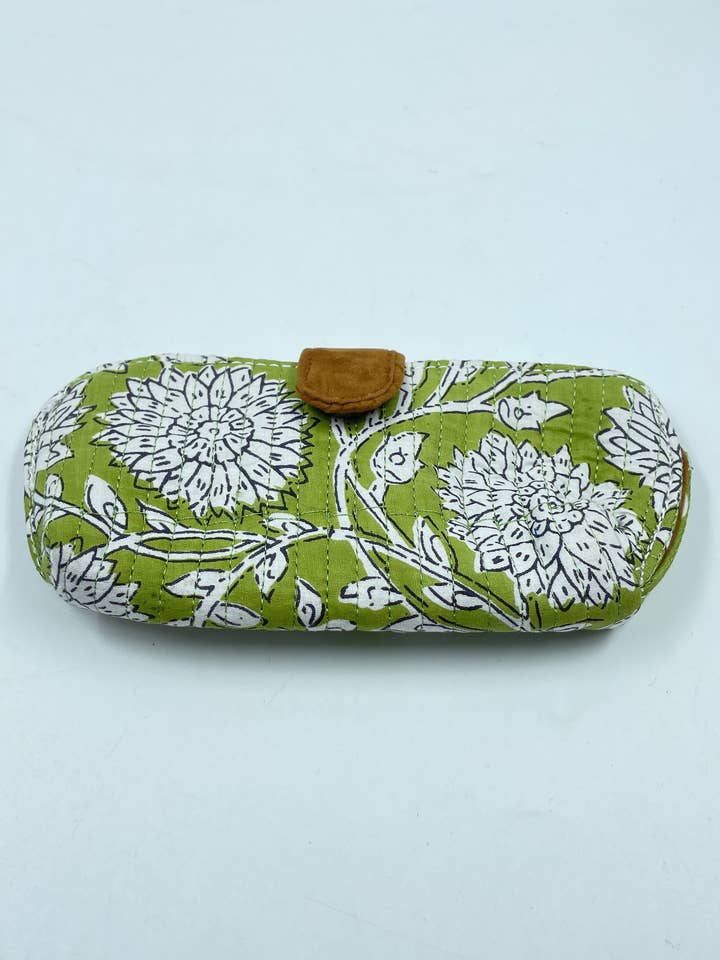 Håndlavet quiltet blomsteretui til solbriller for engroshandel hos Funky Yak Ltd