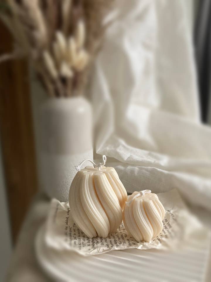 Swirls Snow Flake Candle Set for wholesale by Suri & Co.Ch