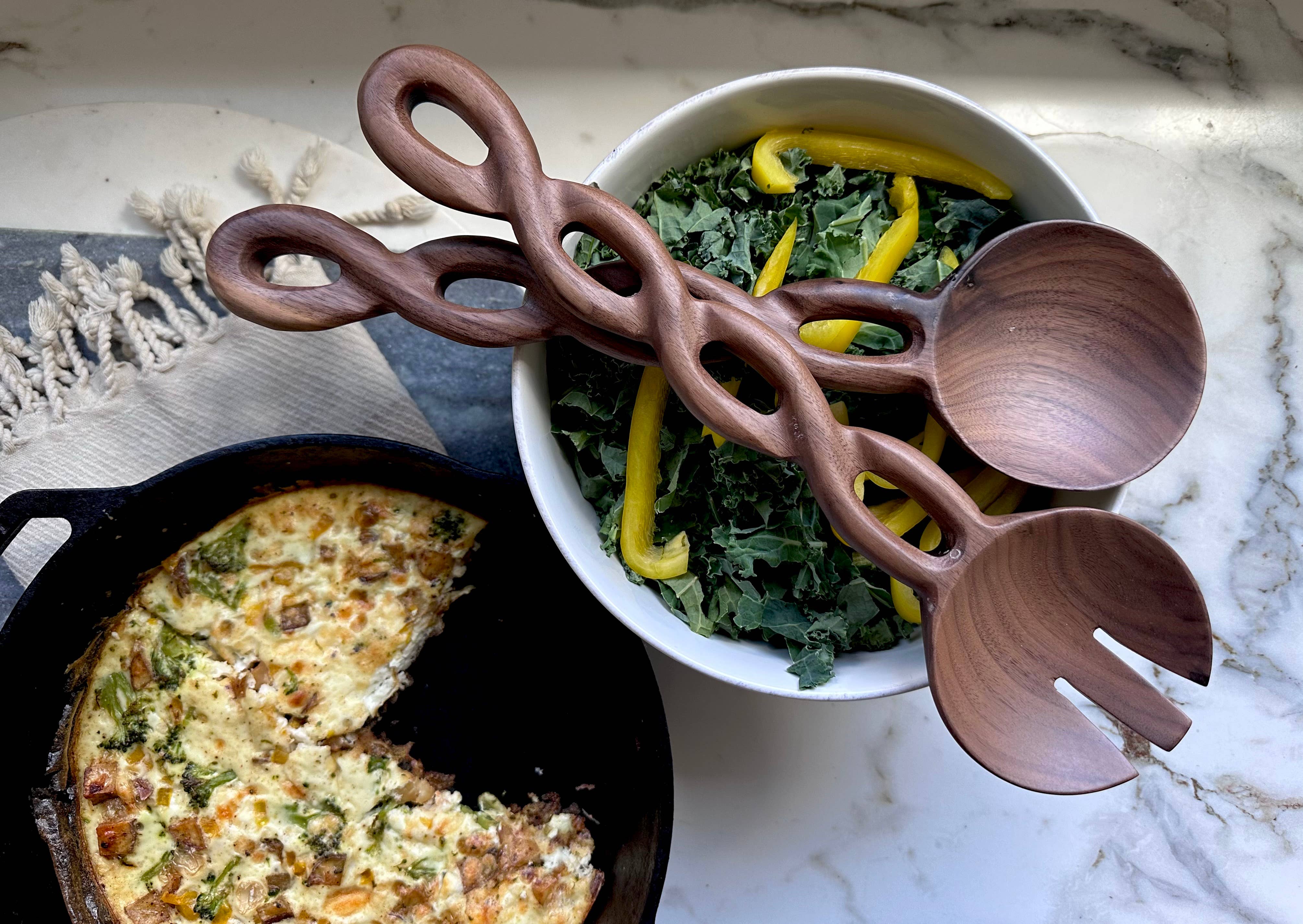 Salt & York – wholesale Kökssked – Salladsbestick i valnötsträ: Handgjorda serveringstångar1