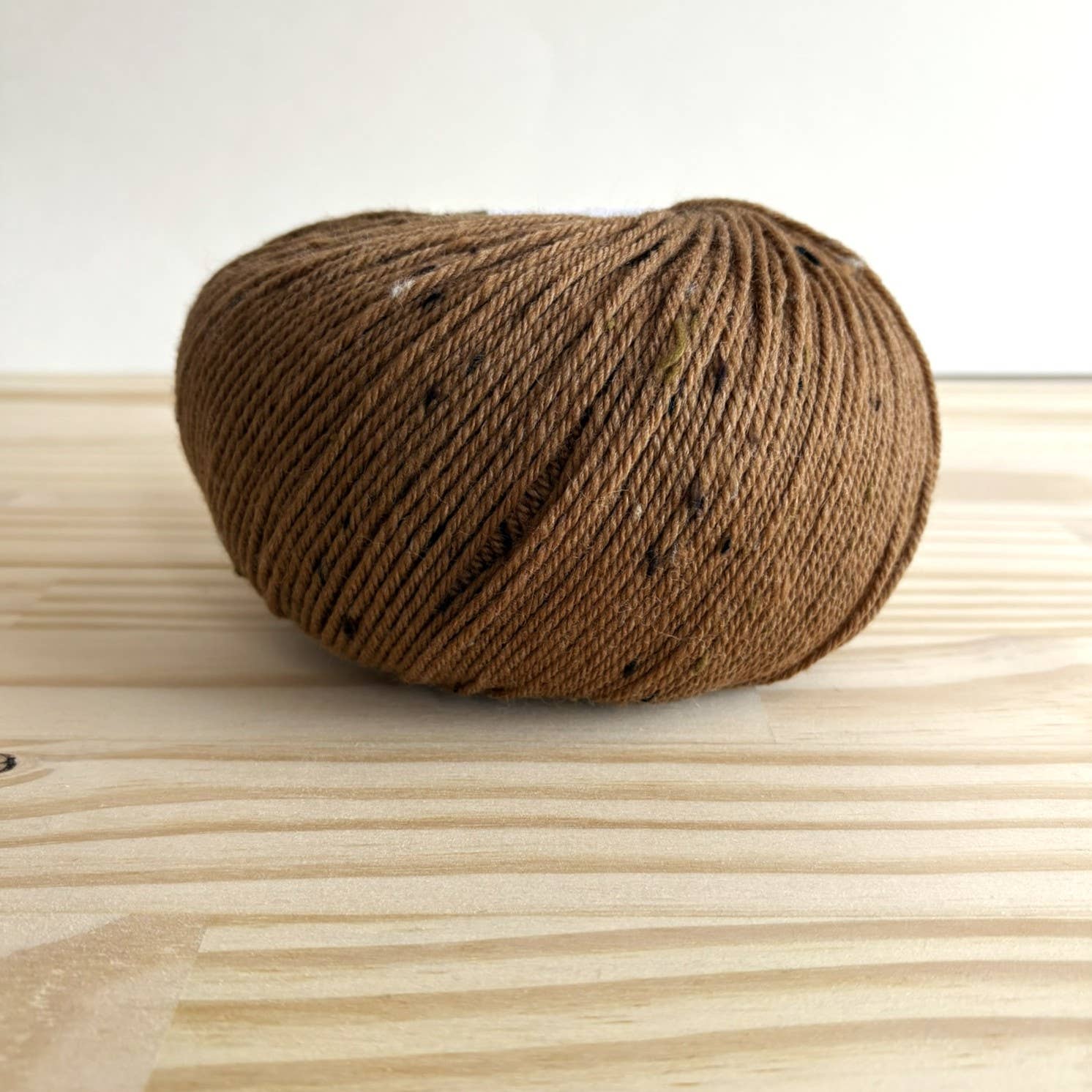 The Spinning Hand - Luxury Knitting Kits - Vente Fils à tricoter - Universal Yarn Deluxe DK Tweed - Fil de poids DK, superwash5