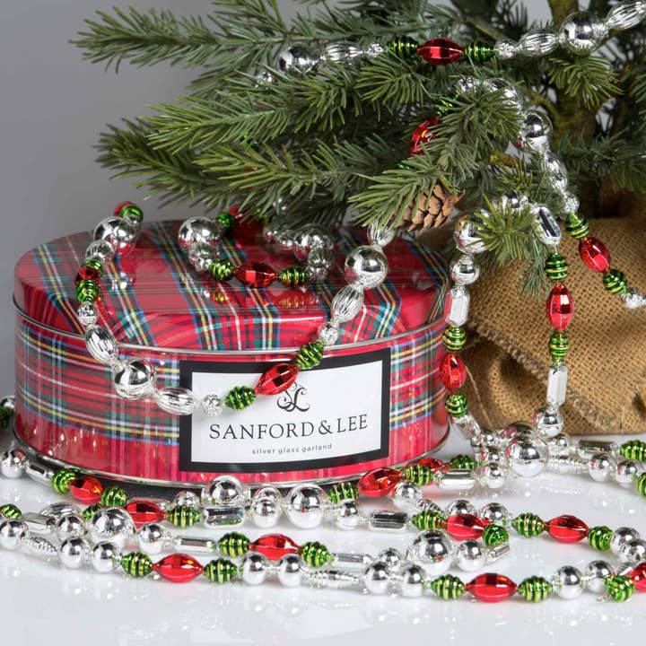 Guirlande en verre argenté de Saint-Nicolas pour la vente par SANFORD & LEE, LLC.