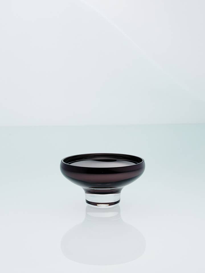 Bol décoratif mini en verre DECO, violet uni pour la vente par Angel Glass Design SIA