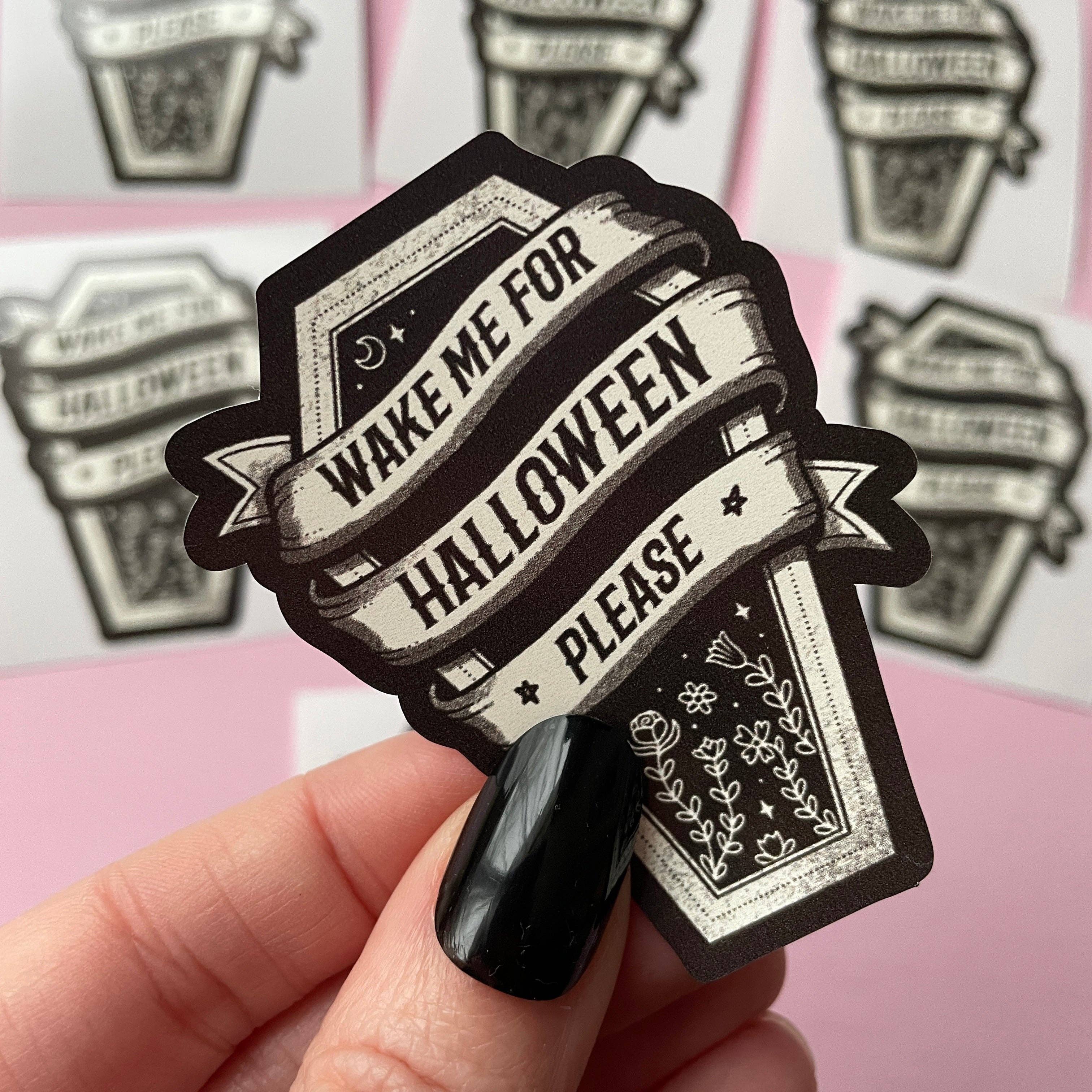 Wendy Stephens Art - Vente Autocollant - Réveillez-moi pour Halloween Autocollant en vinyle cercueil gothique