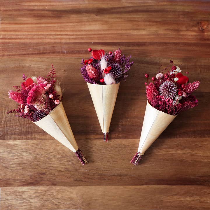 Central Market Flowers - Wholesale Dried/Pressed Flowers - Everlasting Pixie Mini-Bouquet - Valentine's Day