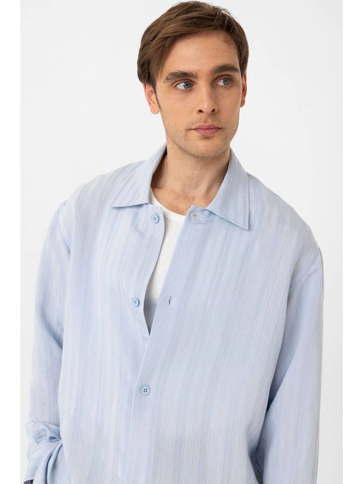 AZUL CLARO Camisa de Rayas Oversize con Cuello Kent Eclipse de venta al por mayor en Faire