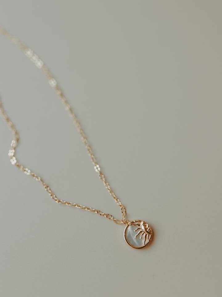 Perlemor Sol vedhæng for engroshandel hos MoonFire