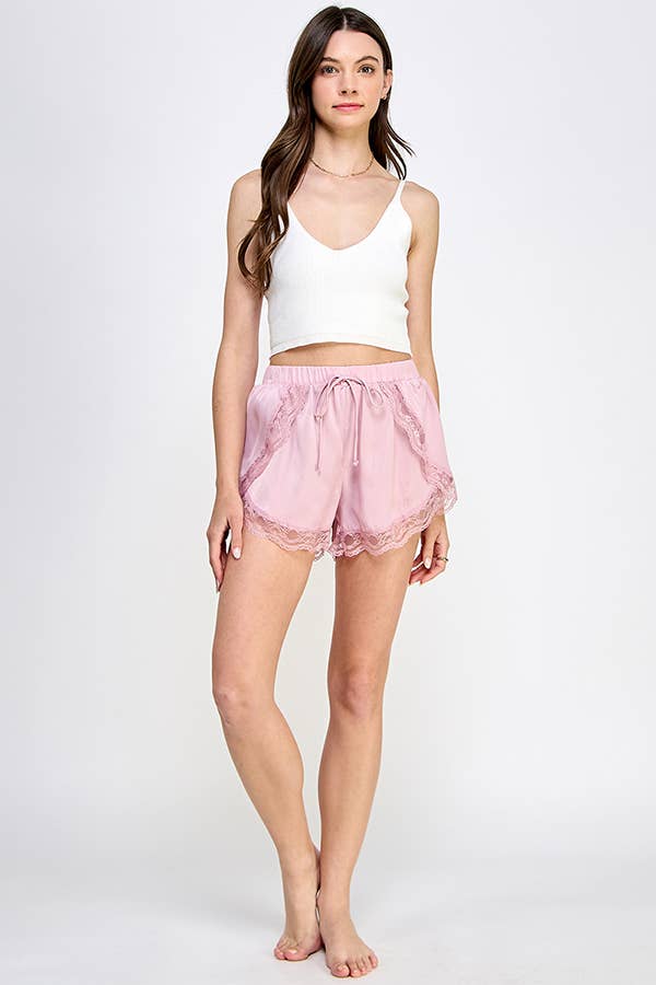 Heart & Hips – Engroshandel Shorts – Kvinder – WP48928 - VÆVEDE SHORTS MED BLONDEDETALJE OG OVERLAPNING18