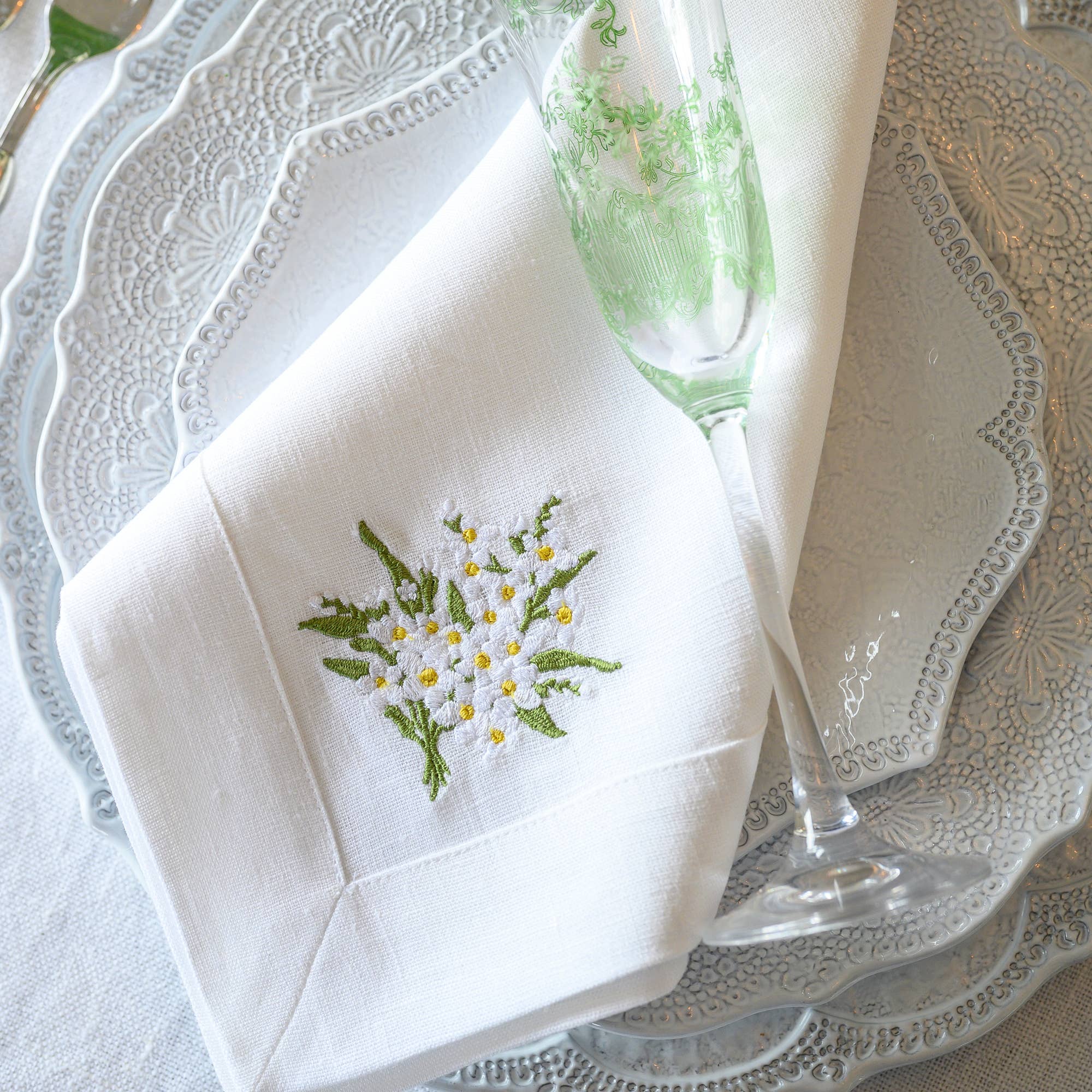 Arte Italica & Crown Linen Designs – Großhandel Papier- & Stoffserviette – Daisy Bouquet Große Serviette6