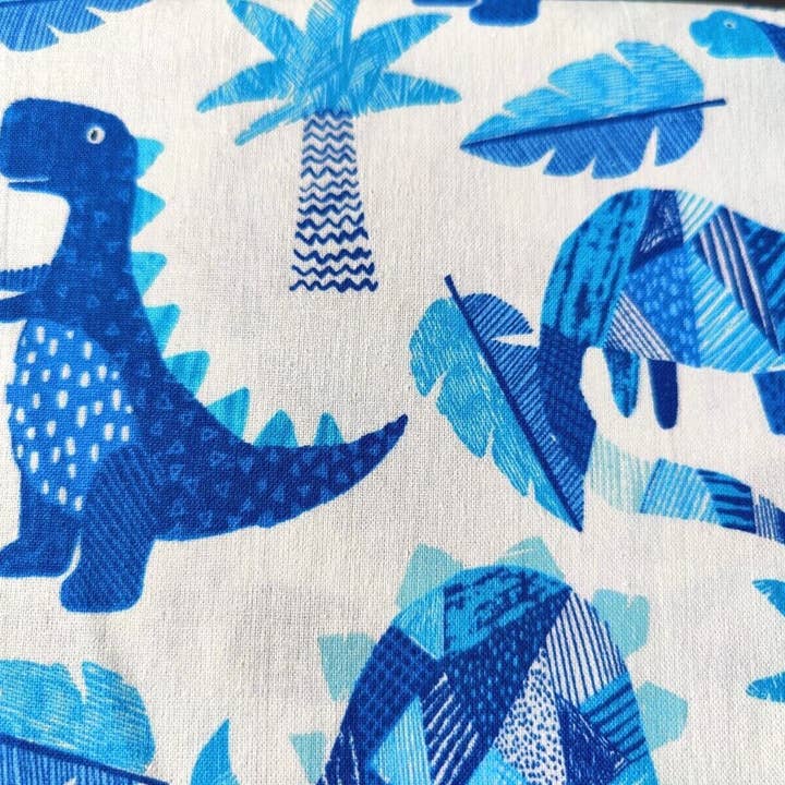Tela de dinosaurio con forma de dinosaurio, blanca y azul, para manualidades, habitación infantil, tela de algodón con fósiles para venta al por mayor de Kims Crafty Corner