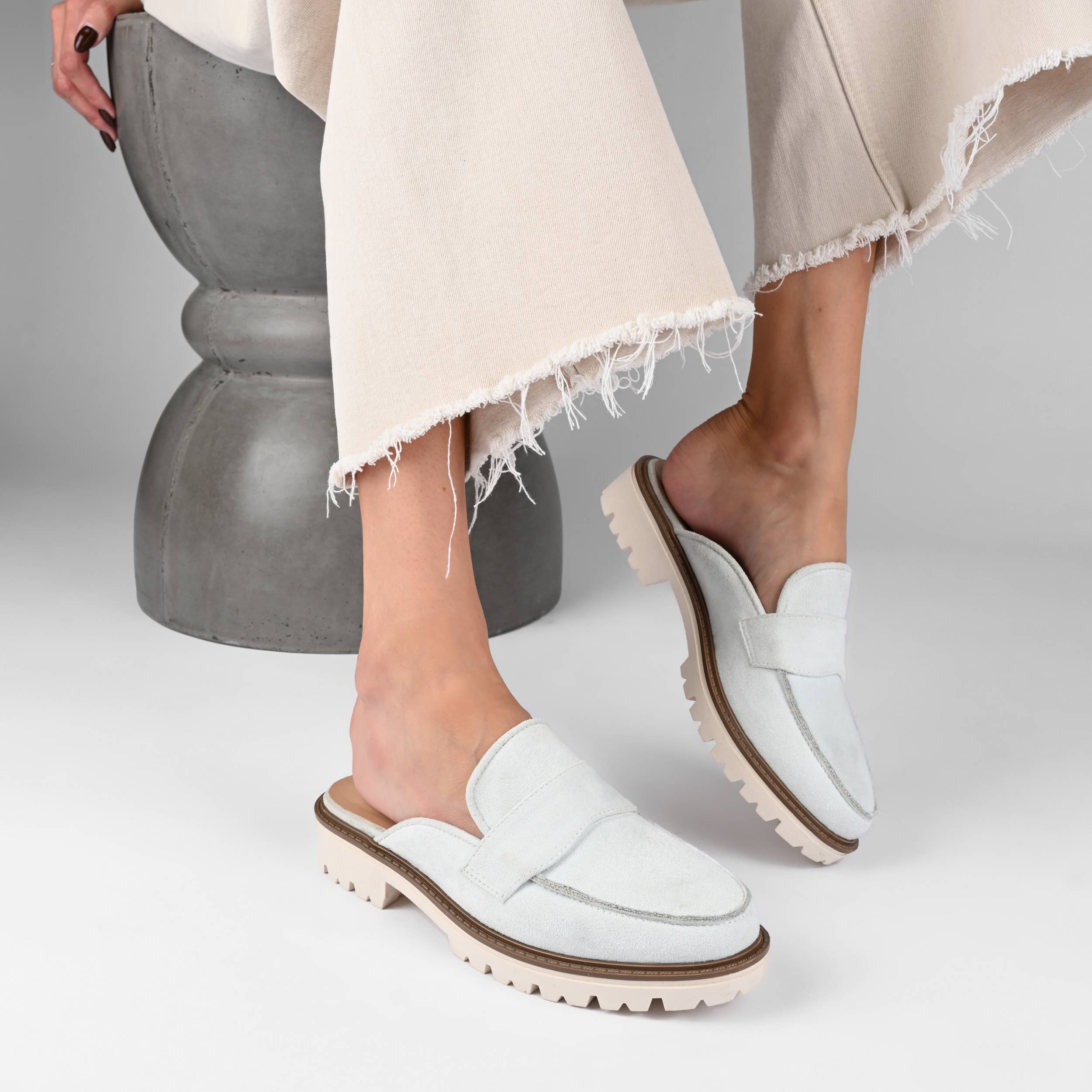 Journee - Wholesale Flats - Women's - Miycah Muled Loafer Flats In Faux Suede11