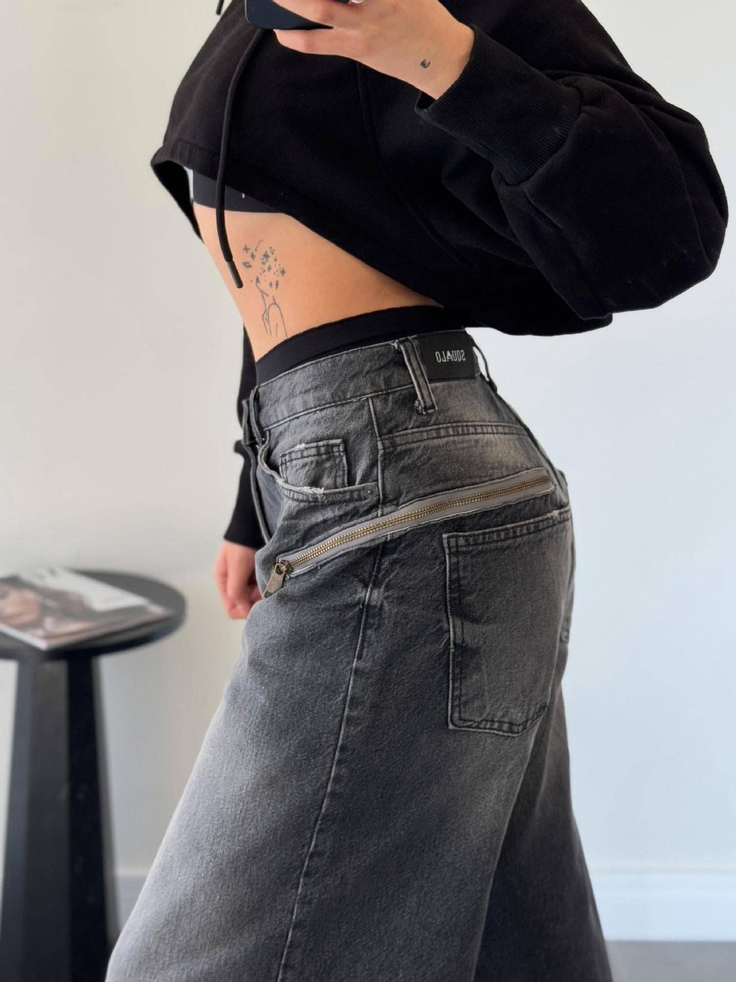 Marayn – wholesale Jeans – Women’s – Retro Street Style Gradient Distressed Denim Jeans3