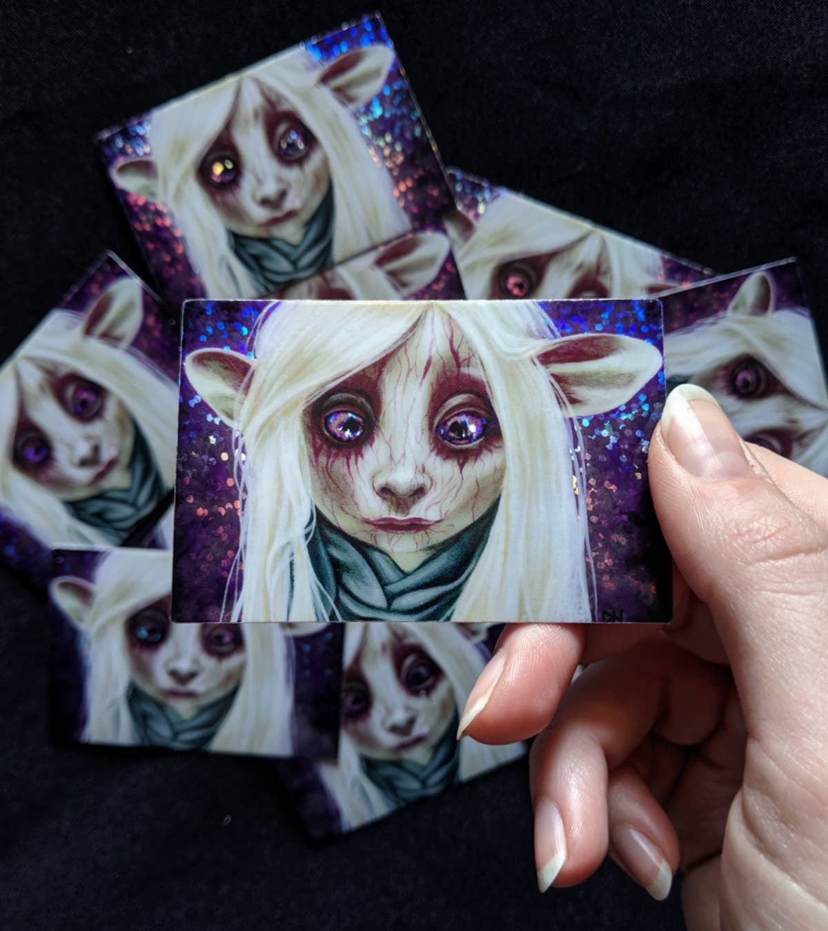 Destiney Hett Art – wholesale Klistermärke – Mörk kristall klistermärke1