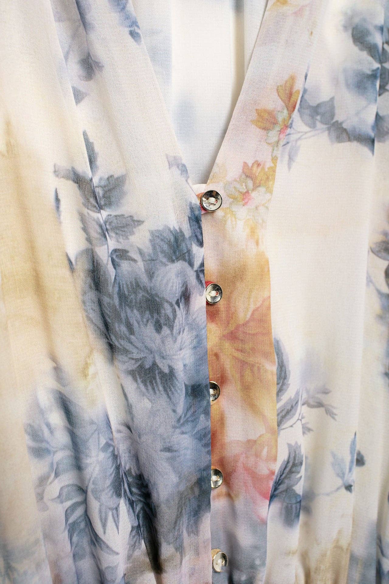 Som vist Efterår V-hals Kjole Euro Chic Print Batik for engroshandel på Faire4