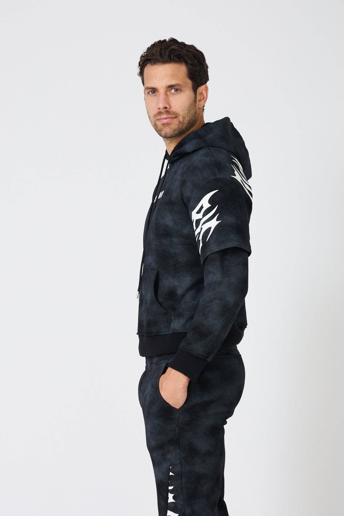 TOP MONDAY - Wholesale Tracksuit - Men's - Men's Oversized Tracksuit Set – Flame / Tribal Prints6