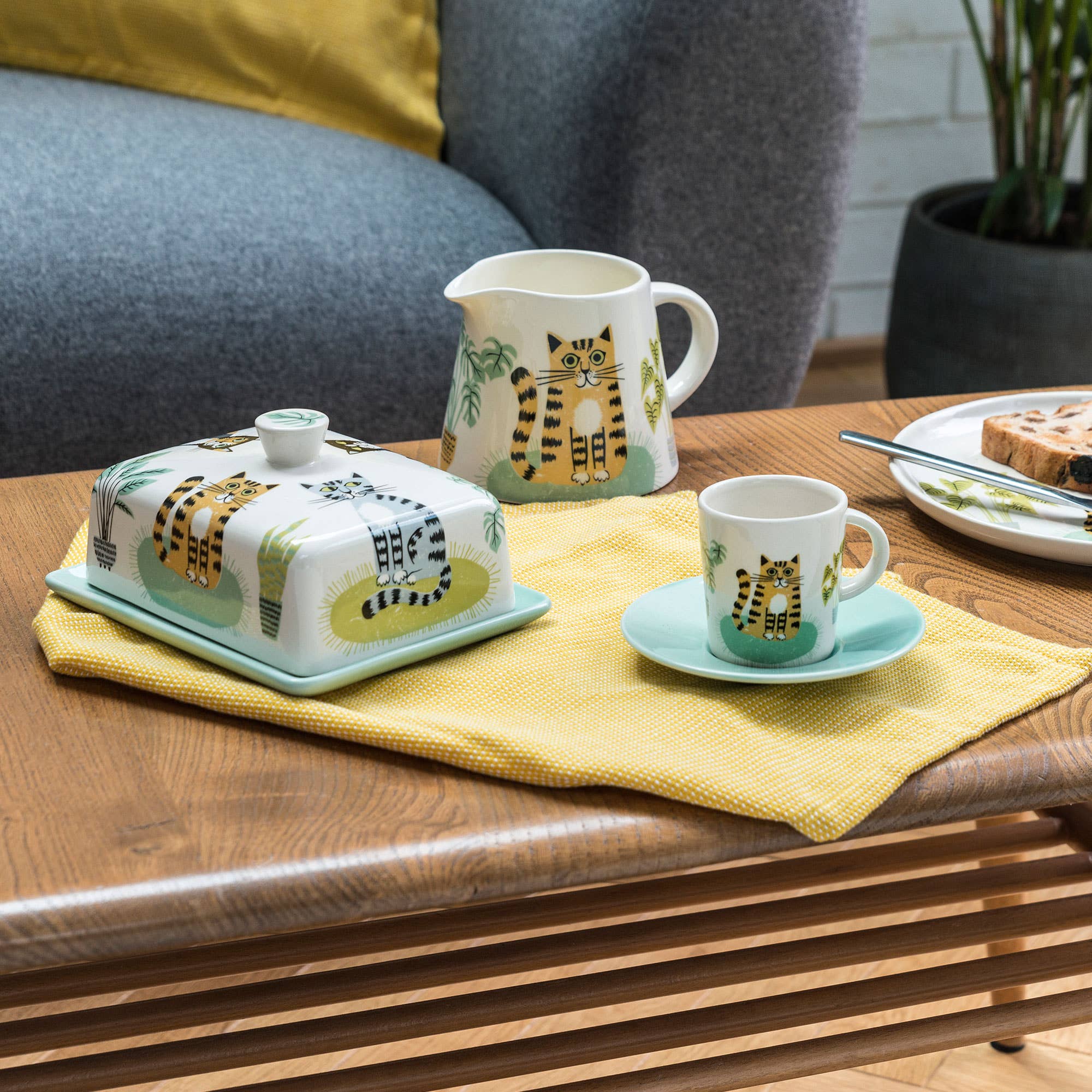 Hannah Turner Ltd - Wholesale Jug - Handmade Ceramic Cat Milk Jug3