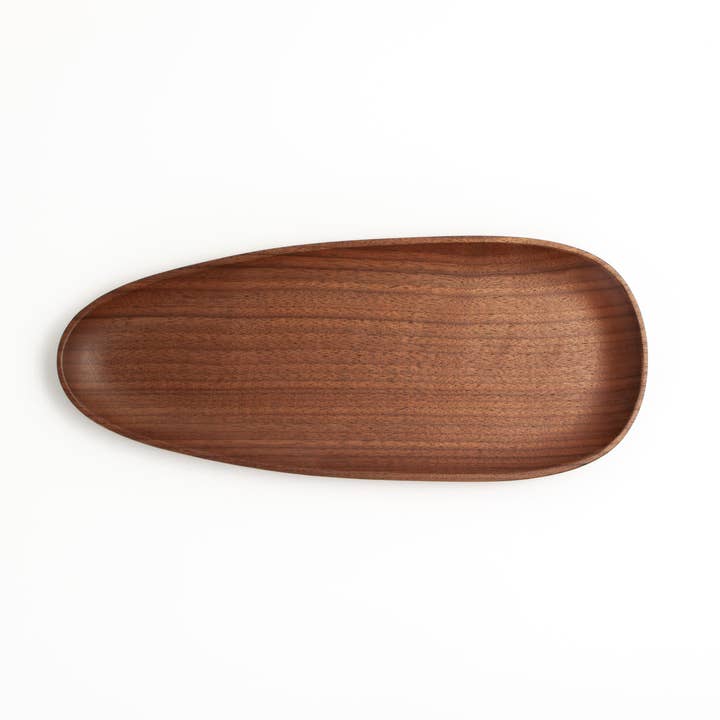 Plateau Ovale en Noyer - Plateau de Service en Bois pour la vente par JBrody & Co. USA