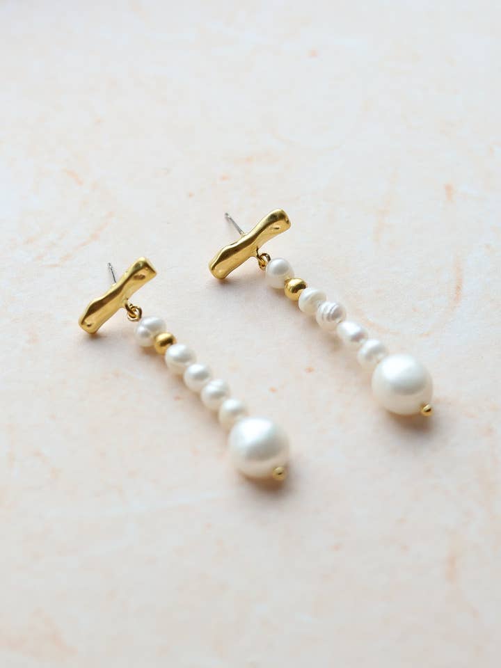 One Long Pearl Drop Oorbellen voor wholesale door Marco Visconti
