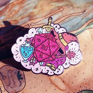 Mythical Studios – wholesale Lapel pin/button – Glitter D20 Dice & Gear Enamel Pin